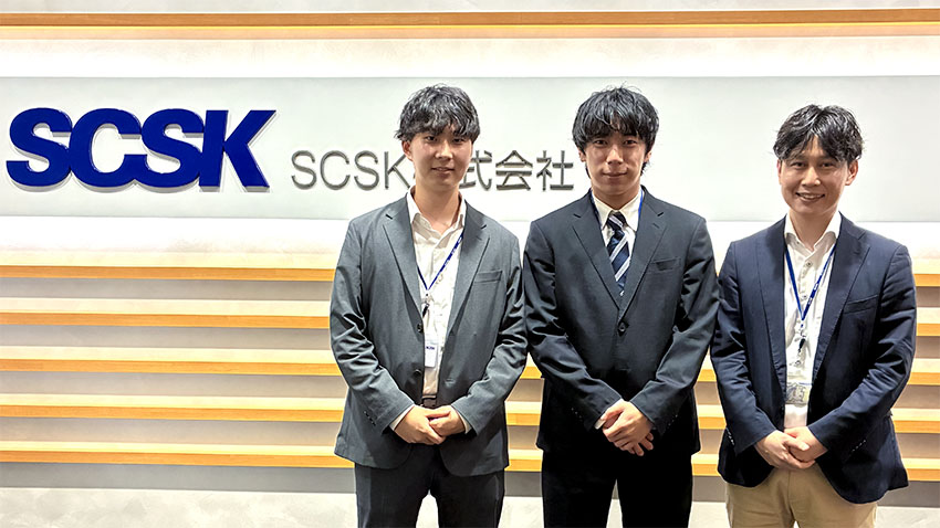 SCSK株式会社 データ・AI基盤事業本部 営業部/データ・AI基盤部の3人 写真