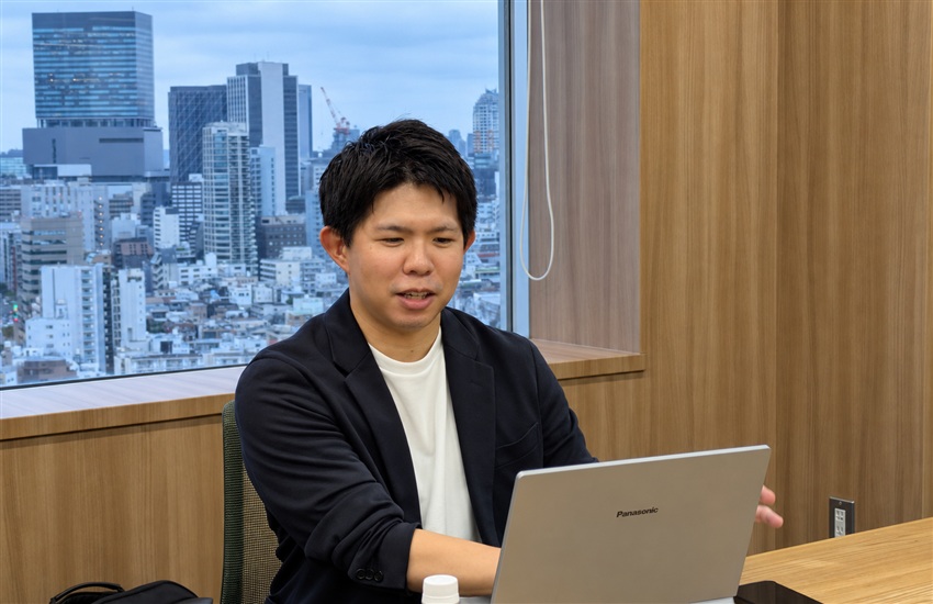 取材で話すサイボウズの南崎健太郎氏