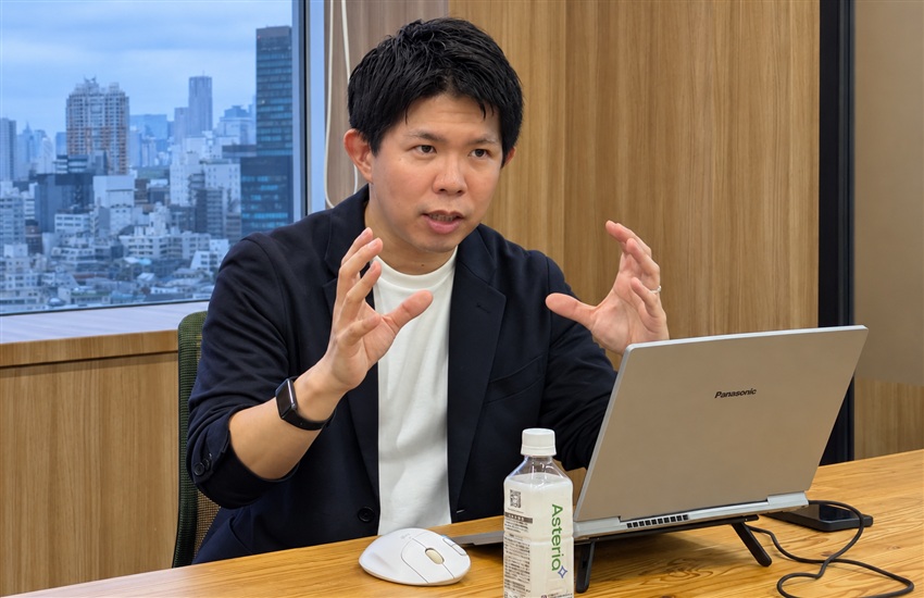 取材で話すサイボウズの南崎健太郎氏